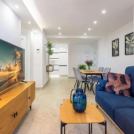 Apartment Sea Views In Heart Of By The Beach *