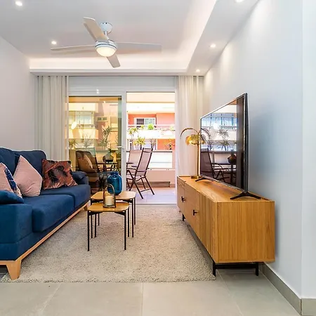 Sea Views In Heart Of By The Beach Apartament *