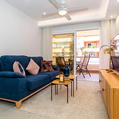 Sea Views In Heart Of By The Beach *