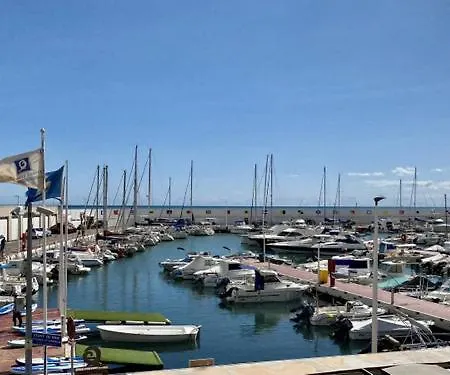 Apartment Sea Views In Heart Of By The Beach